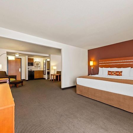 Wingate By Wyndham Calgary South Ξενοδοχείο Εξωτερικό φωτογραφία