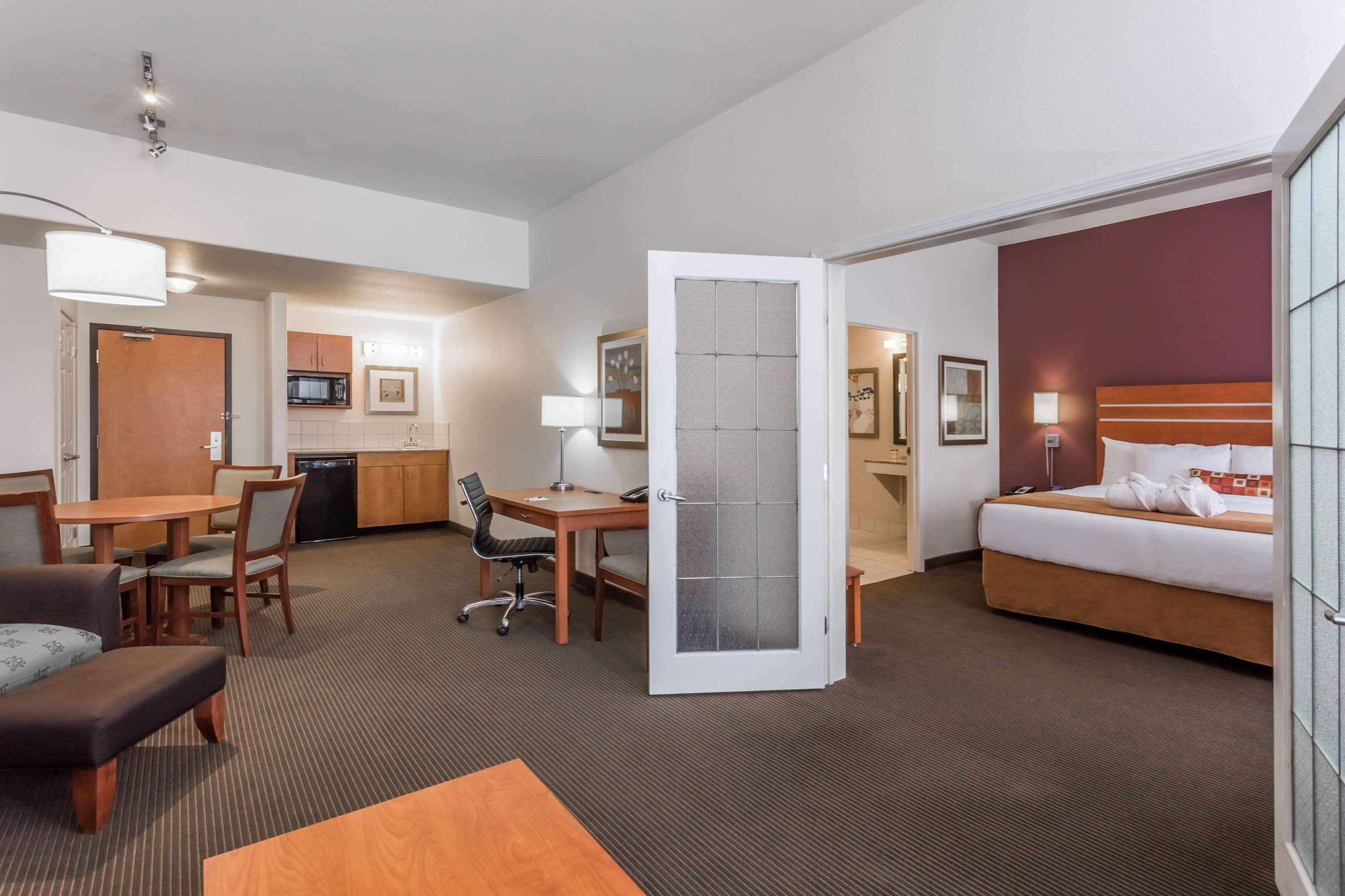 Wingate By Wyndham Calgary South Ξενοδοχείο Εξωτερικό φωτογραφία