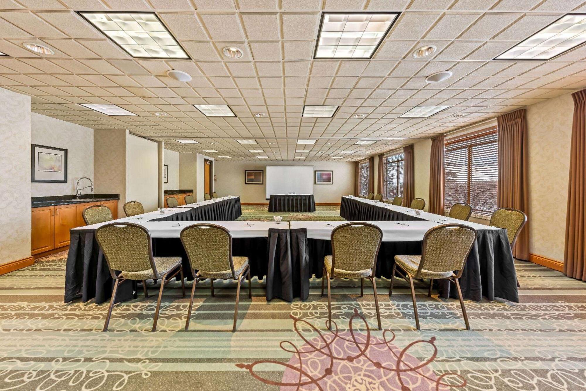 Wingate By Wyndham Calgary South Ξενοδοχείο Εξωτερικό φωτογραφία
