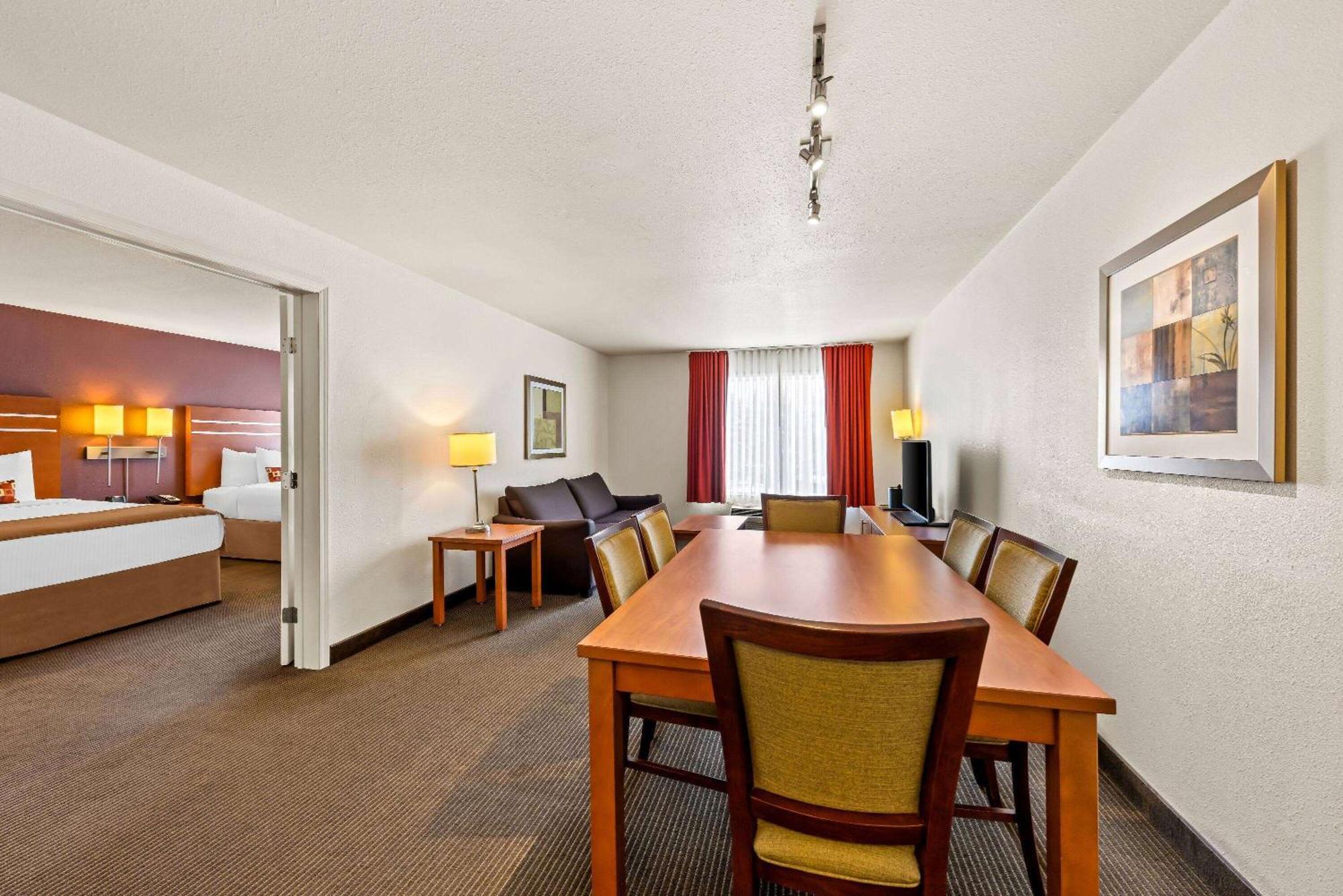Wingate By Wyndham Calgary South Ξενοδοχείο Εξωτερικό φωτογραφία