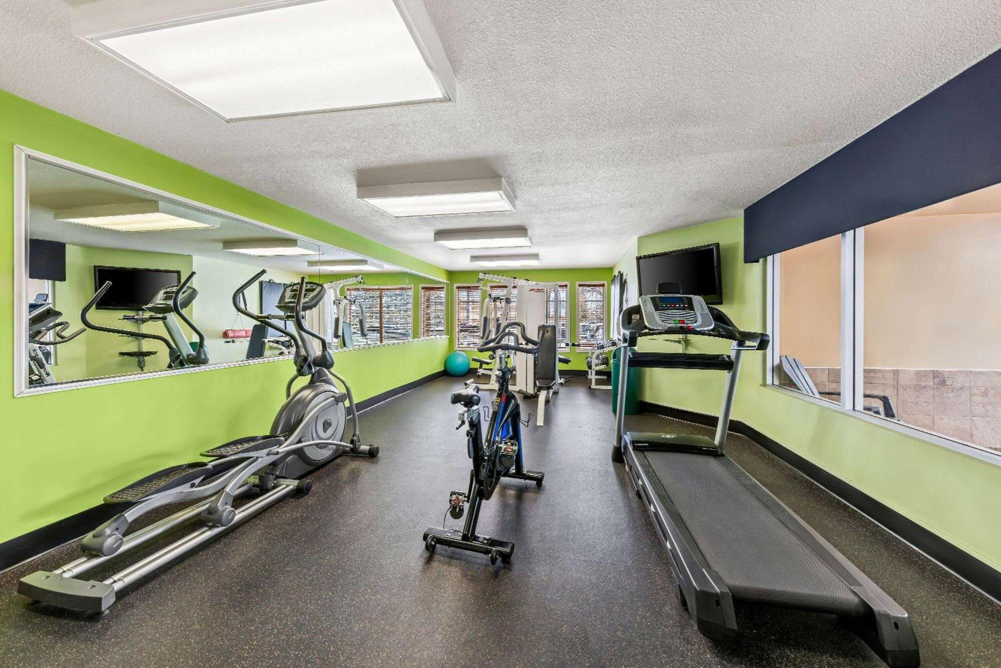 Wingate By Wyndham Calgary South Ξενοδοχείο Εξωτερικό φωτογραφία