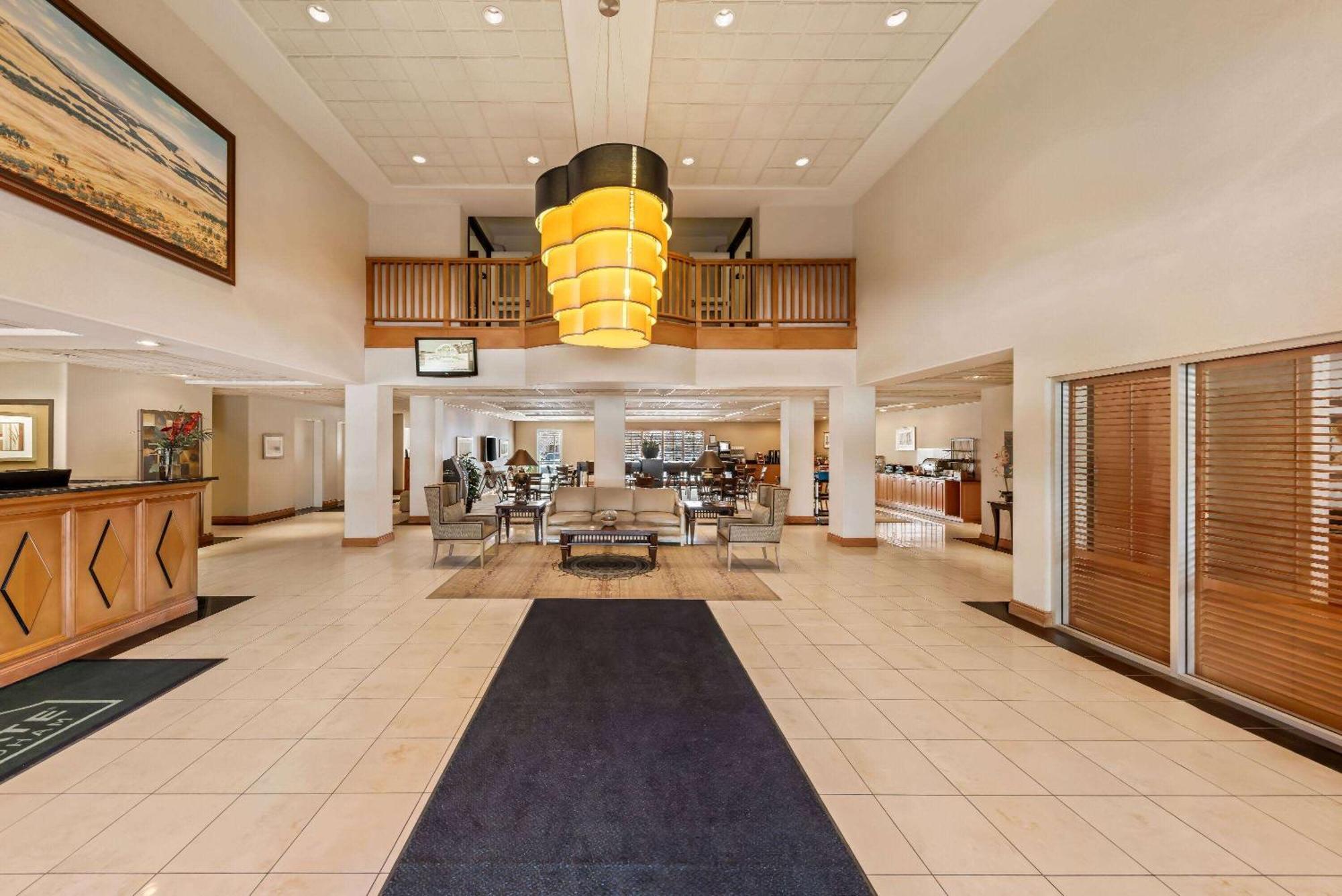 Wingate By Wyndham Calgary South Ξενοδοχείο Εξωτερικό φωτογραφία